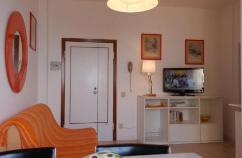 Orange Home Марина ди Кастането Кардучи Екстериор снимка