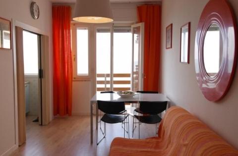Orange Home Марина ди Кастането Кардучи Екстериор снимка
